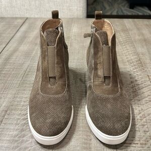 Linea Paolo suede ankle boot